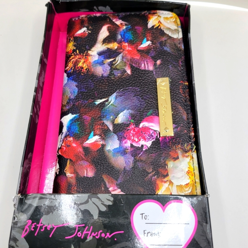 Betsey Johnson wristlet wallet
